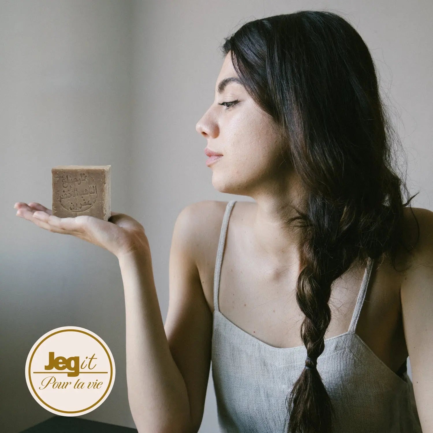 aleppo seife auf-der-hand