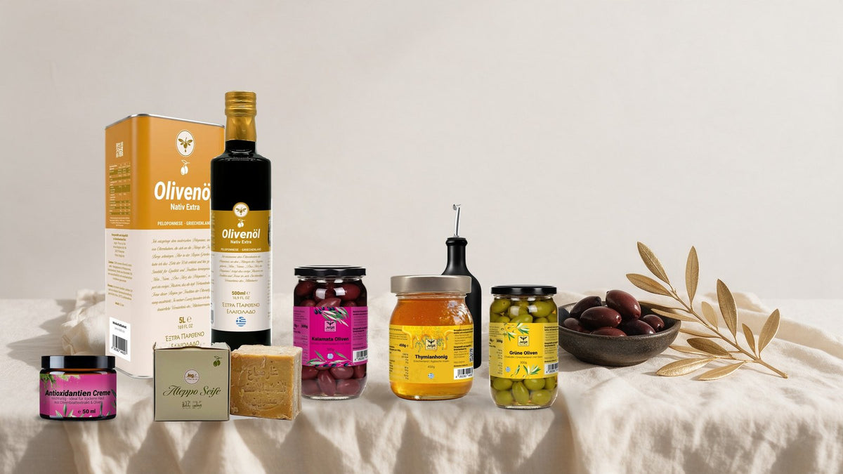 Jegit Sortiment: Olivenöl, Oliven, Thymianhonig, Aleppo-Seife und Naturkosmetik auf Leinen